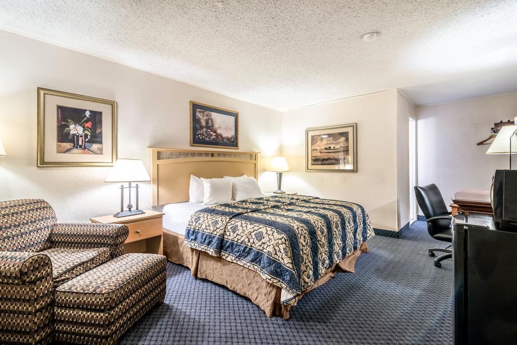 Red Carpet Inn & Suites Albany Airport ألباني المظهر الخارجي الصورة